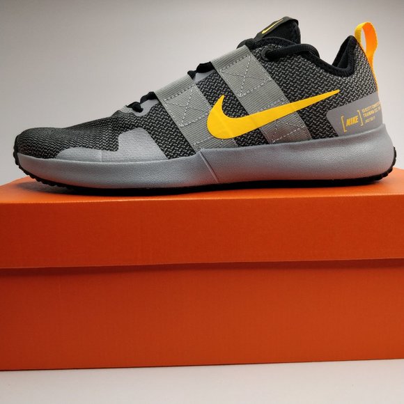 nike varsity compete tr 2 orange